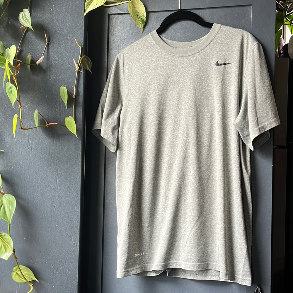 2 for $15 Men’s Nike Dri-Fit Light Gray Tee TShirt Medium Great Condition